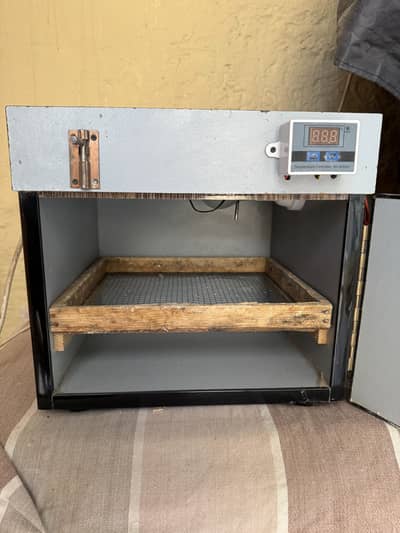 Birds incubator/brooder for cockatiel,lovebirds,raw etc
