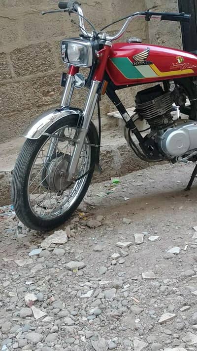 asalam u alikum Honda 125 sell kra hu full karak ha engen se body se