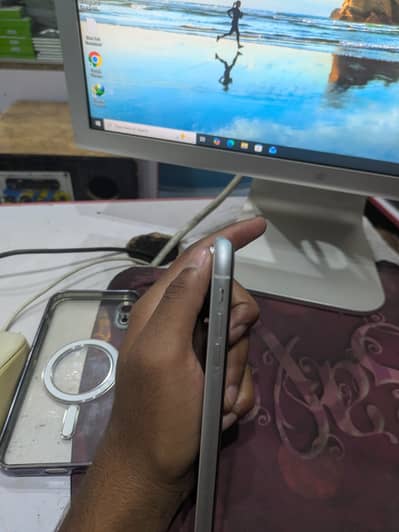 iPhone XR 128gb sim working