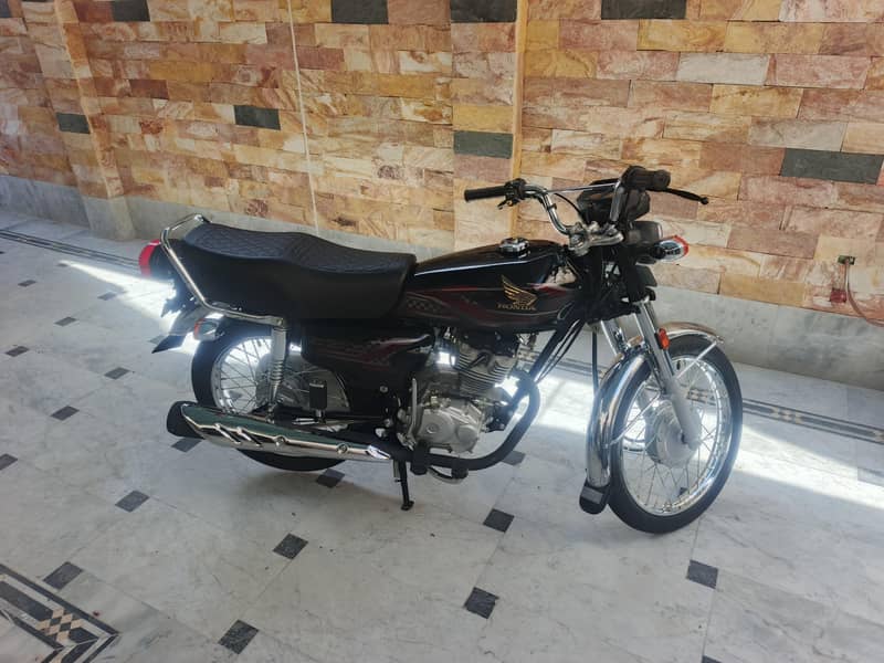 برینڈ نیو ہونڈا 125 سیل پیک نٹ تو نٹ جینون 1