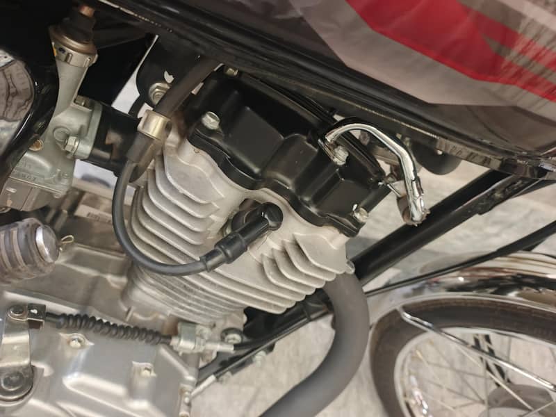 برینڈ نیو ہونڈا 125 سیل پیک نٹ تو نٹ جینون 2