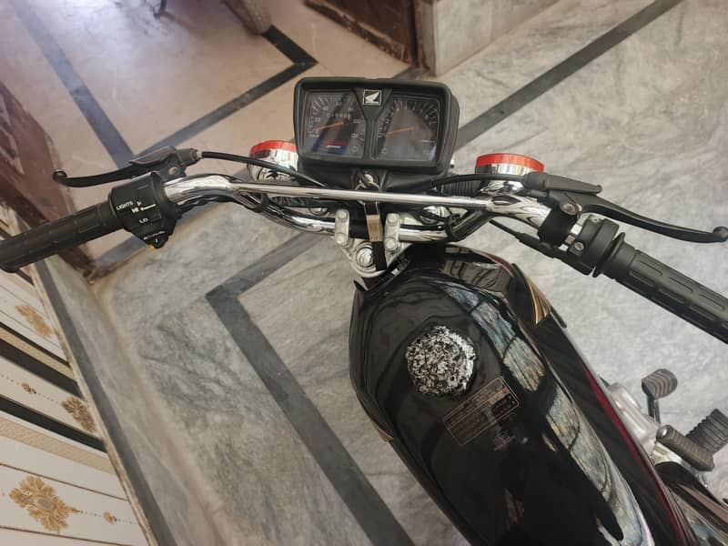 برینڈ نیو ہونڈا 125 سیل پیک نٹ تو نٹ جینون 3