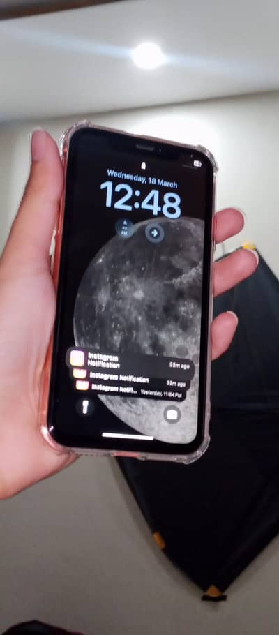 iphone XR (e sim time available)