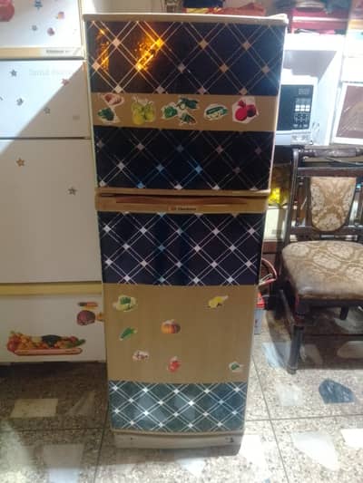 Dawlance Fridge, for sale, in good condition, running condition