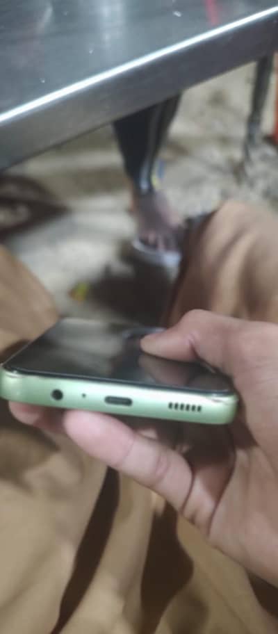 box pack phone Hai 3 March ko buy Kia Hai mene