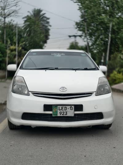 Toyota Prius G 1.5 2 pices touching brand new condition battery abs100