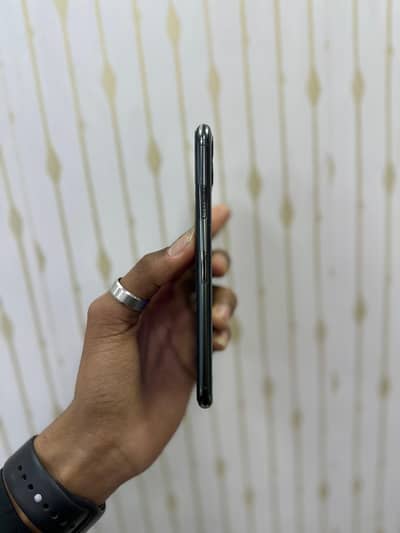 11 pro max Factory unlocked non Pta 64 GB