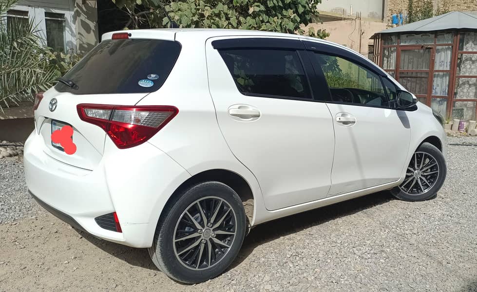 2018 vitz 4