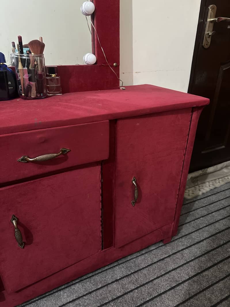 Bed set with dressing 2