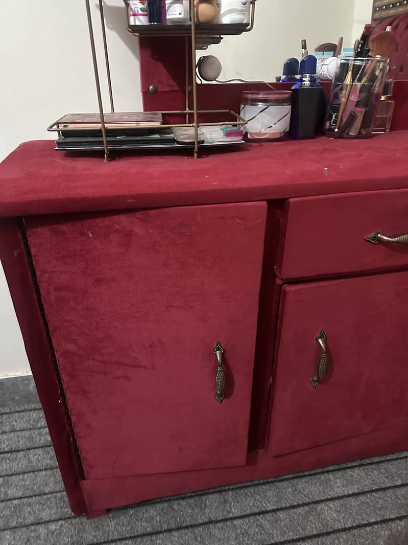 Bed set with dressing 6