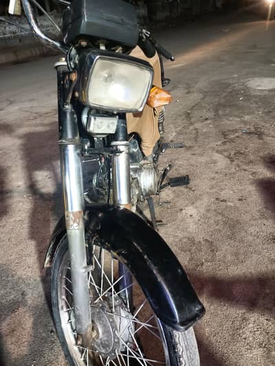 urgent sale krni h jiss NY b Leni watsap pr rabta kry