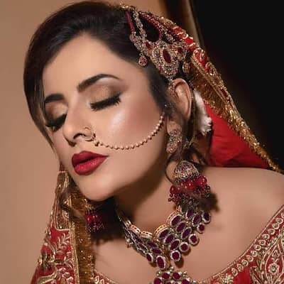 Lady beauty parlour need staff