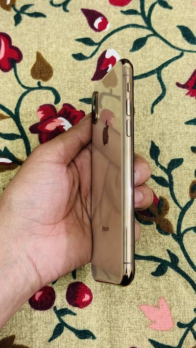 iPhone Xs Gold