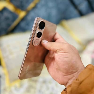 4 month warranty ma hu 12+12  256