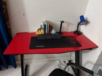 Selling this red gaming table