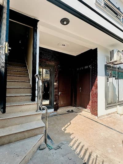 25x40 4 Marla used house for Sale G-13/1