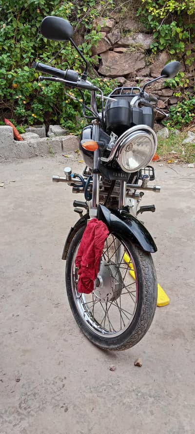 Yamaha YBZ Color black Model 17