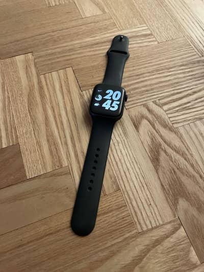 Apple Series 8 Watch 45mm-Excellent condition