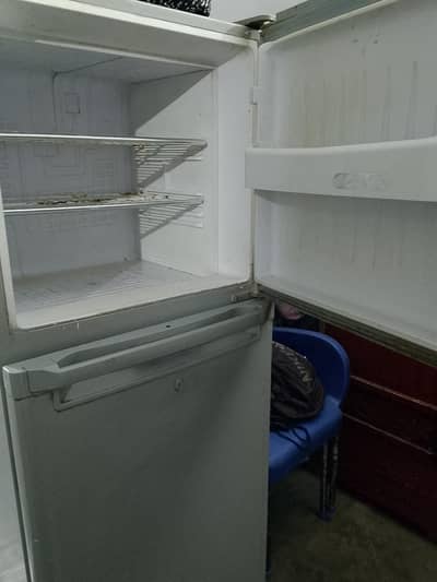 oriant fridge medium size  25000 slightly negotiable