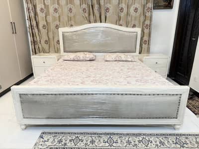New designer bed set urgent sale