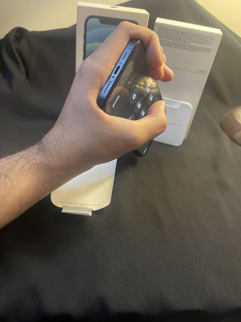 iPhone 12 4