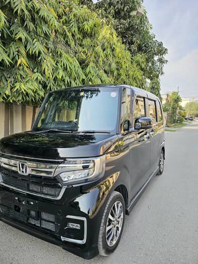 Honda N box custum 23/26 fresh import