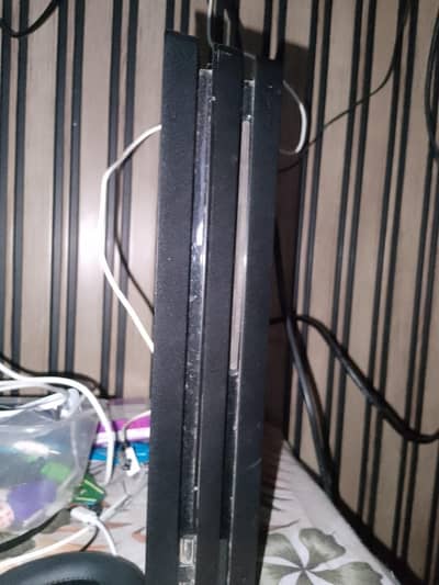 ps 4 pro plus model with one year account active 1 tb