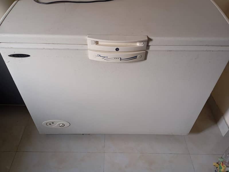 waves freezer almost new 0