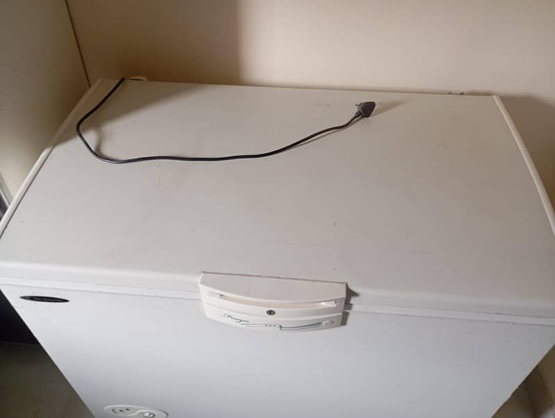 waves freezer almost new 1