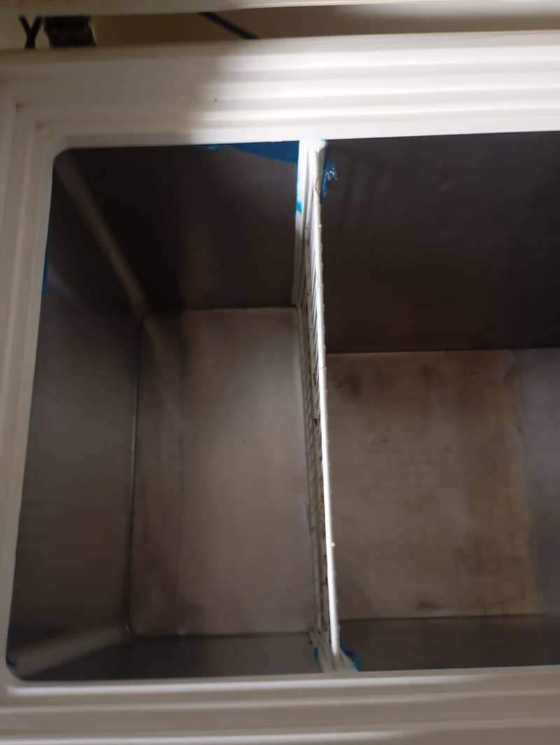 waves freezer almost new 3