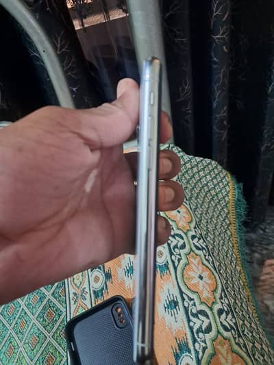 iphone xs condition 10/10 factory unlock sim time not used