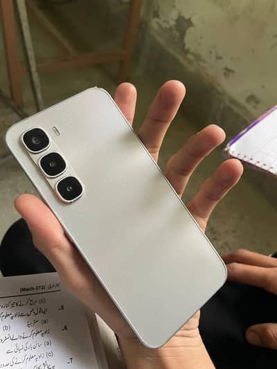 infinix hot 60 pro 8gb ram 128gb room