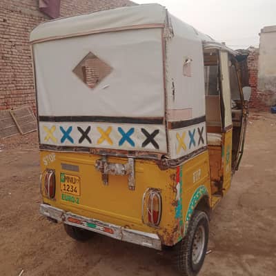 Auto cng rickshaw