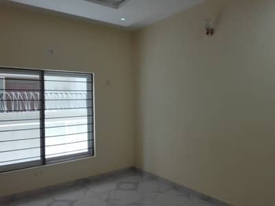 Prime Location 5 Marla Spacious Lower Portion Available In Gulraiz Housing Society Phase 2 For rent