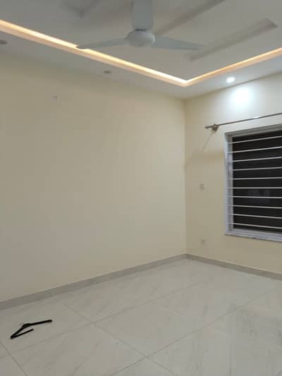 House available for rent prime location