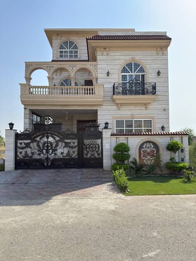 A very beautifully designed 8 marla spanish style house is available for sale