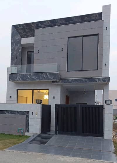 House Of 5 Marla For sale In DHA Phase 8