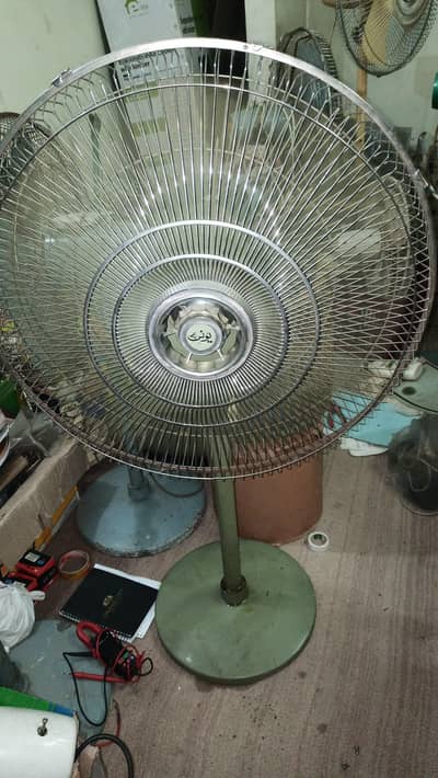 deluxe 24 inch. model pedestal fan