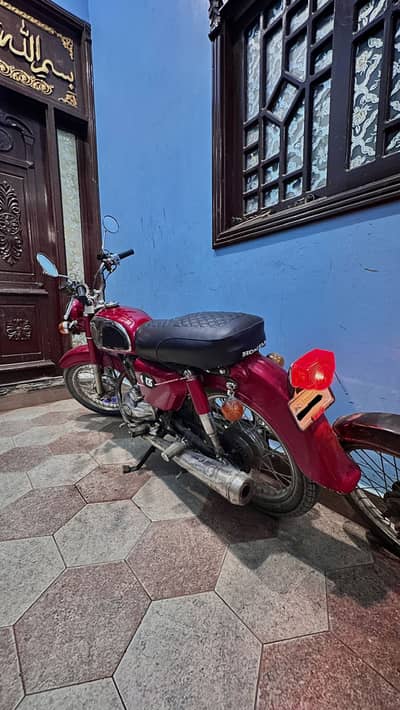 HONDA CD 175 (fully restored)