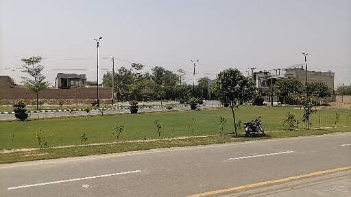 8 Marla Residential Plot For sale In Beautiful Lyallpur Avenue