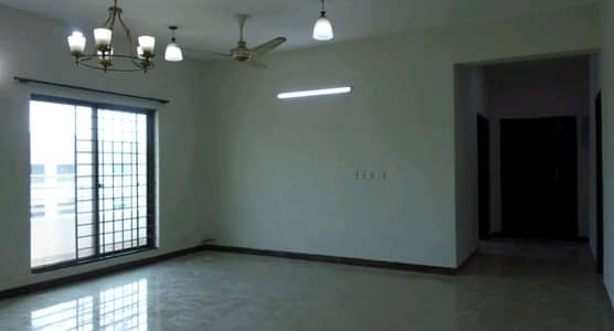 10 Marla Flat For rent In Lahore