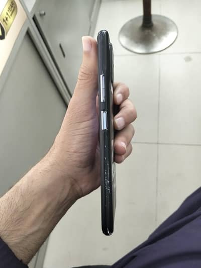 Infinix Note 10 pro 8/128 back crack or Finger Disable