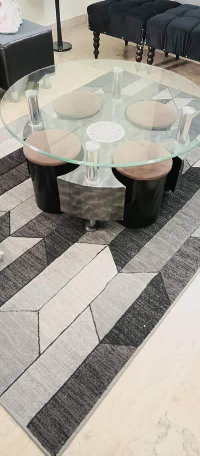 round table with 4 stool