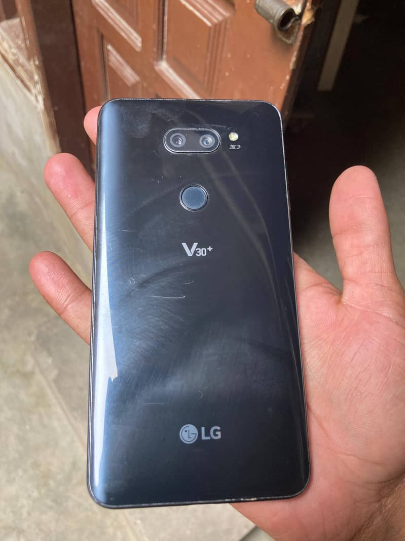 V30 plus 4/128 0