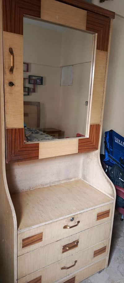 dressing table with 4 drawers n 4 shelves. .