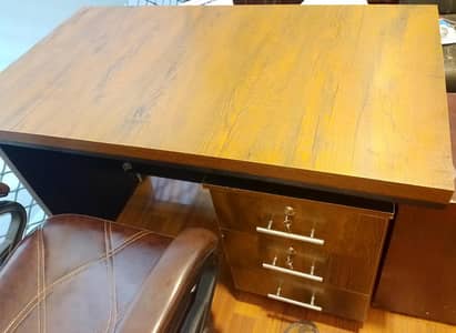 office table  urgent for sale  03036068703
