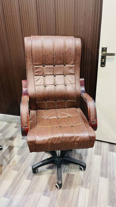 Executive Office Chair almost new condition with imported base
