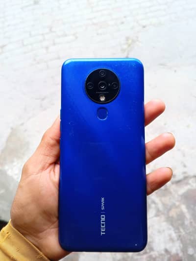 Tecno spark 6 storage  4+64 battery 5000 mah camera all  box chargr ok