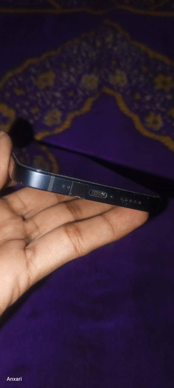 Apple iPhone 12 4
