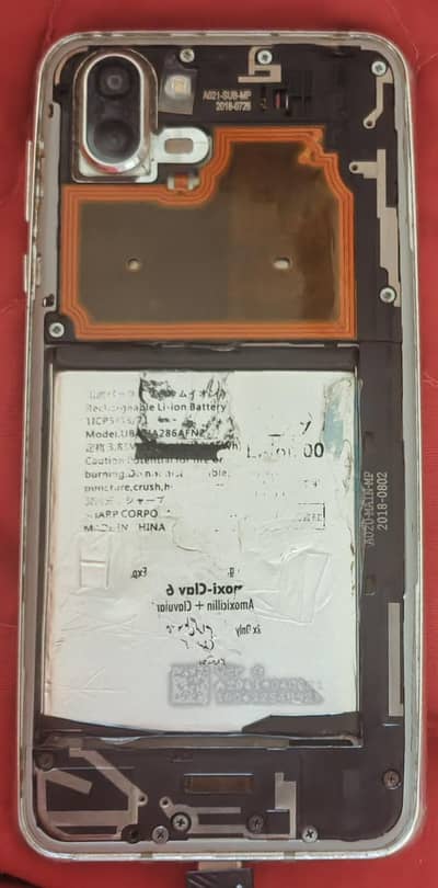 Sharp Aquos R2 – Original, Back Cover Missing
